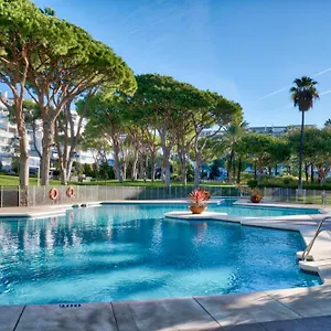 https://playas-del-duque-puerto-banus-golf-playa-y-compras.es-andalucia.com